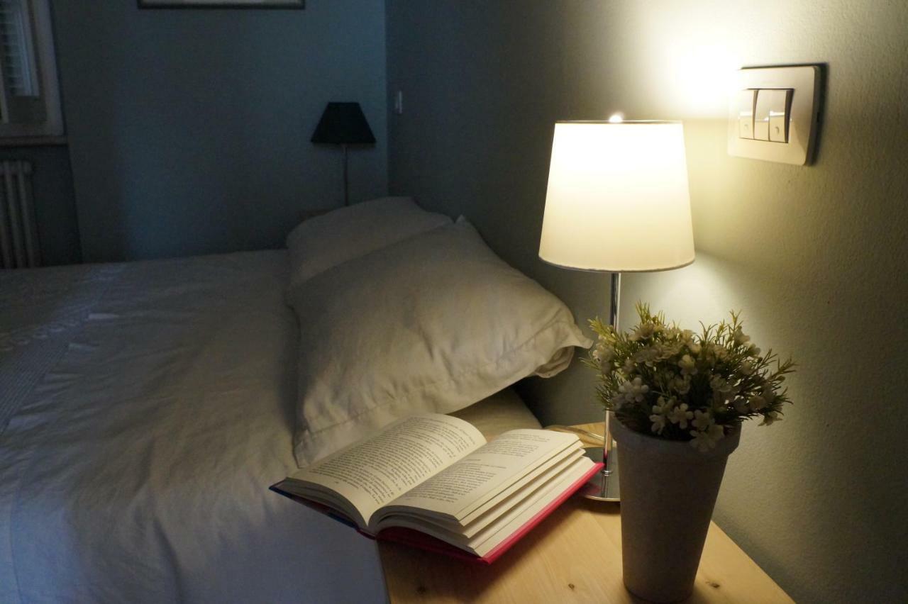 Il Vicolo 48 Bed & Breakfast เปซาโร ภายนอก รูปภาพ