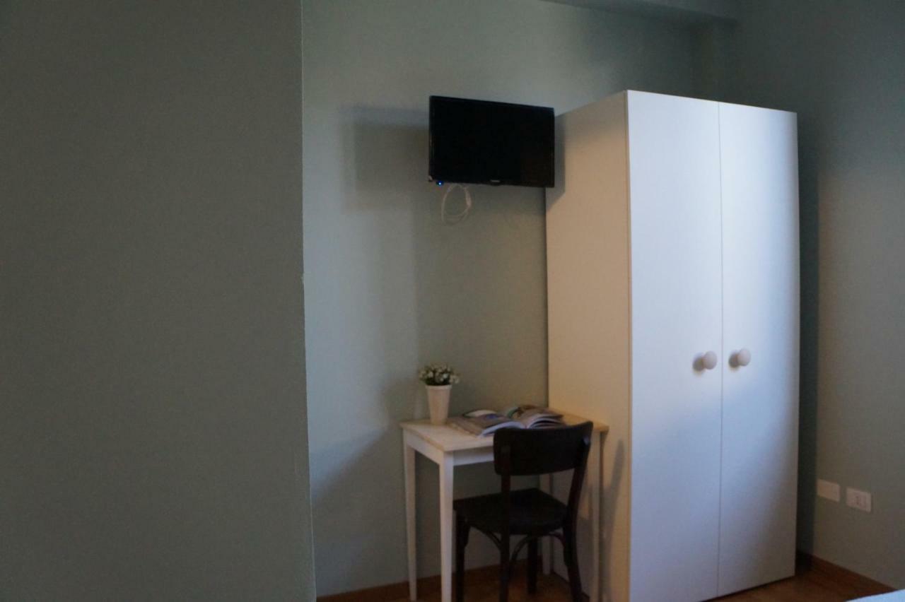 Il Vicolo 48 Bed & Breakfast เปซาโร ภายนอก รูปภาพ