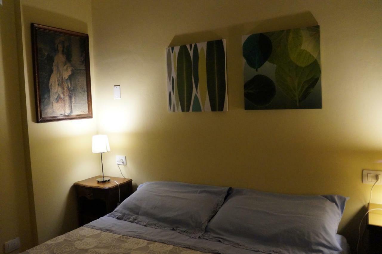 Il Vicolo 48 Bed & Breakfast เปซาโร ภายนอก รูปภาพ