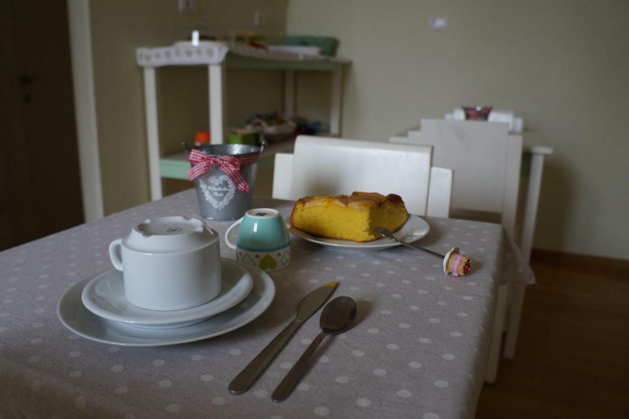 Il Vicolo 48 Bed & Breakfast เปซาโร ภายนอก รูปภาพ