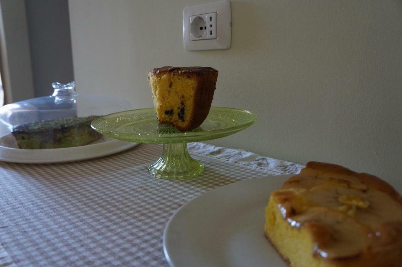 Il Vicolo 48 Bed & Breakfast เปซาโร ภายนอก รูปภาพ