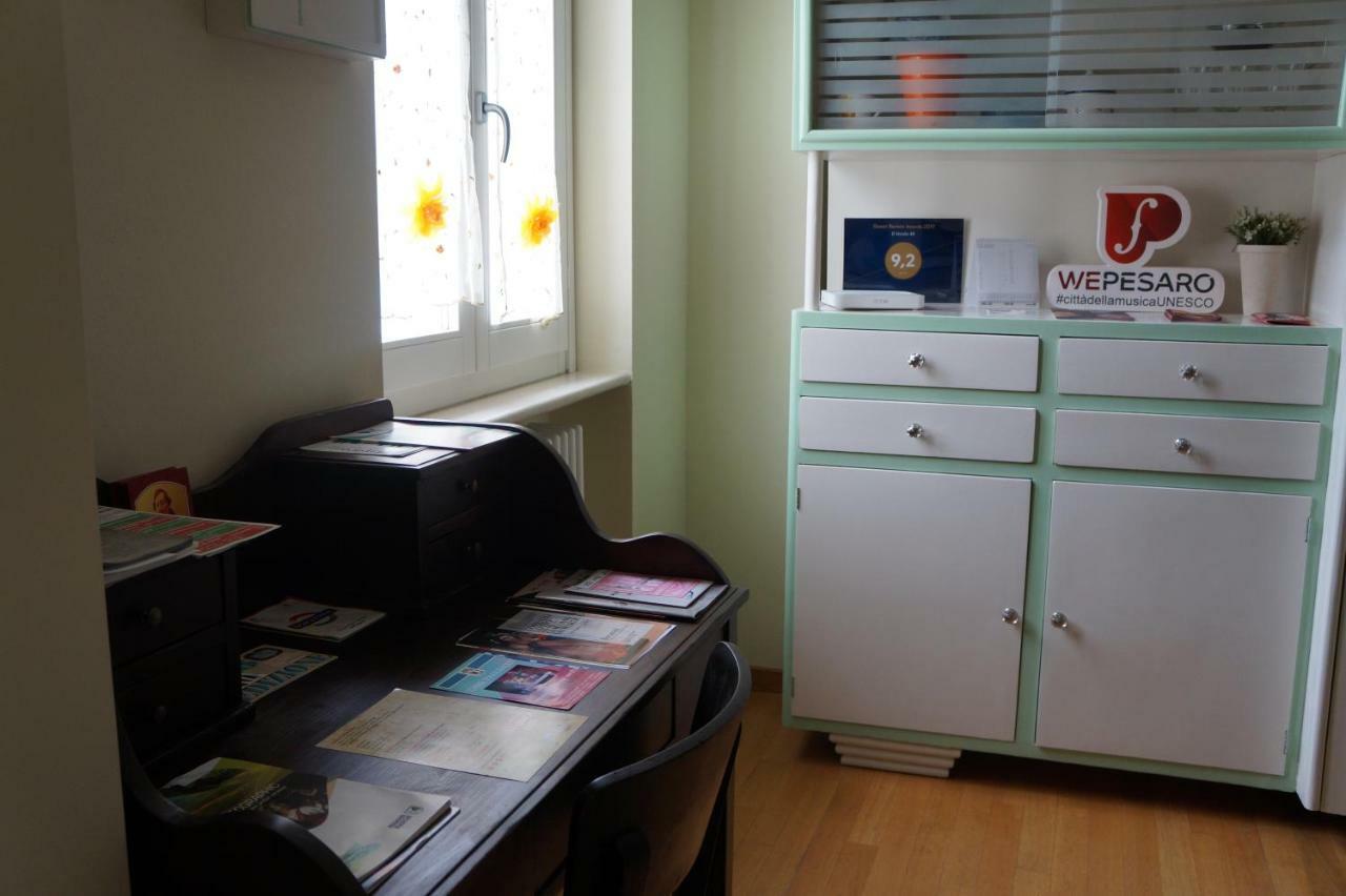 Il Vicolo 48 Bed & Breakfast เปซาโร ภายนอก รูปภาพ