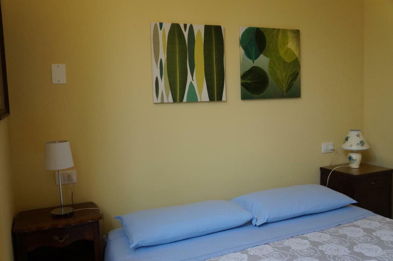Il Vicolo 48 Bed & Breakfast เปซาโร ภายนอก รูปภาพ