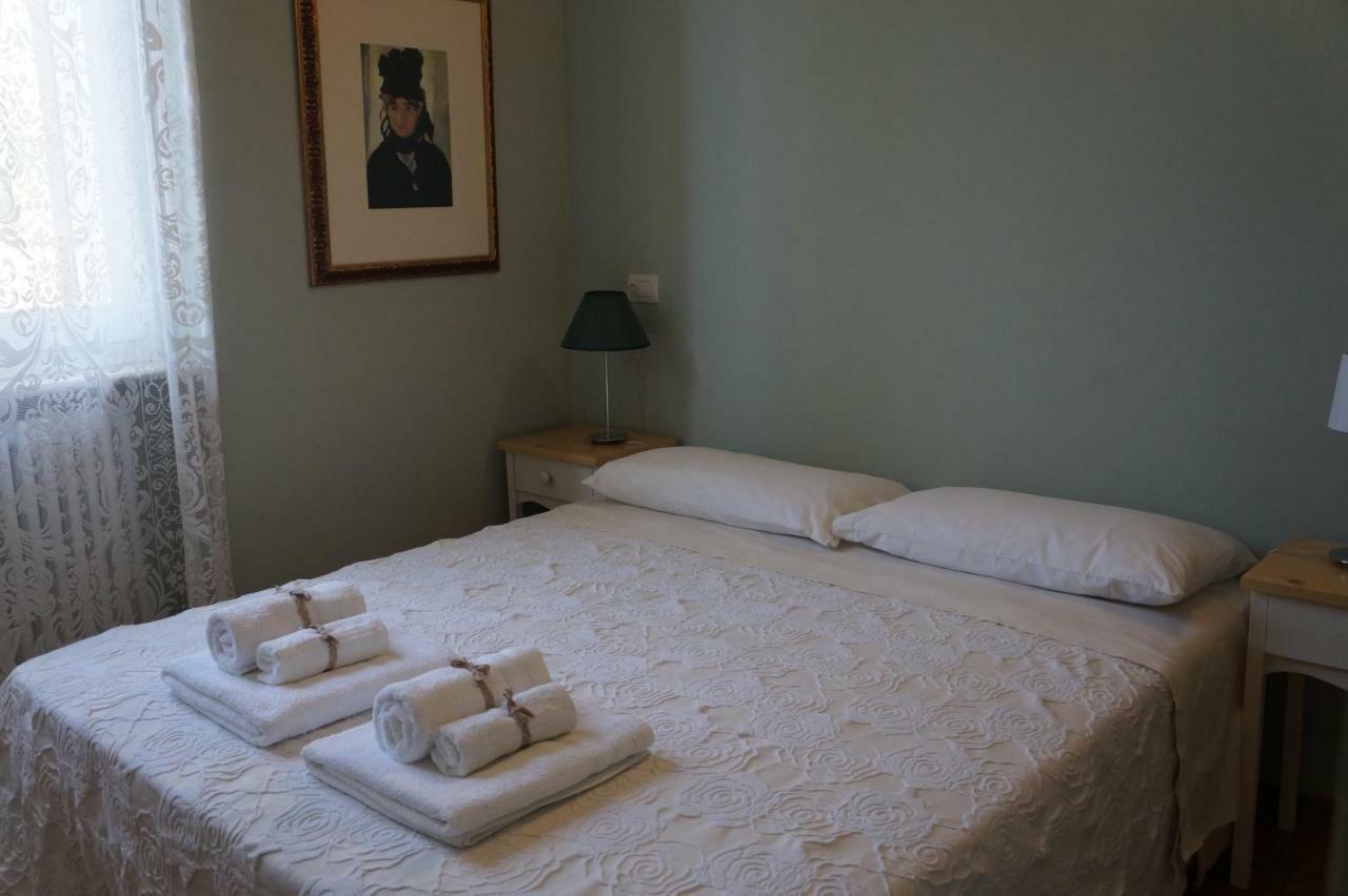 Il Vicolo 48 Bed & Breakfast เปซาโร ภายนอก รูปภาพ