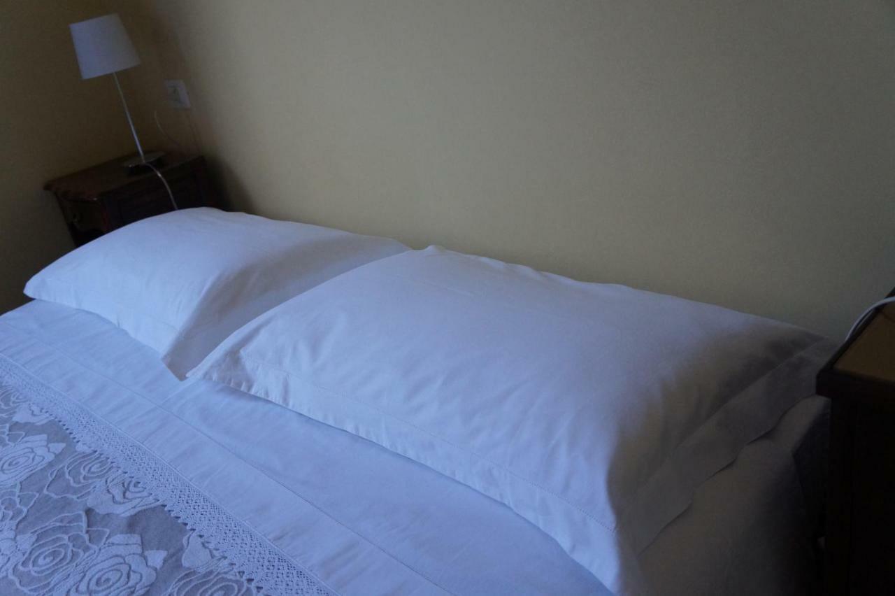 Il Vicolo 48 Bed & Breakfast เปซาโร ภายนอก รูปภาพ