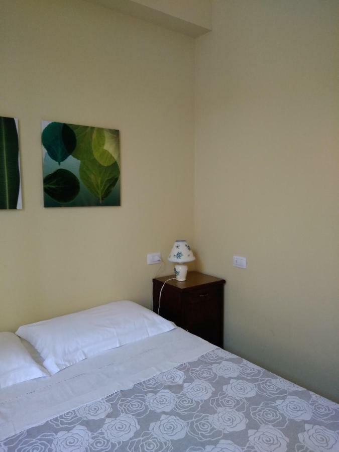 Il Vicolo 48 Bed & Breakfast เปซาโร ภายนอก รูปภาพ
