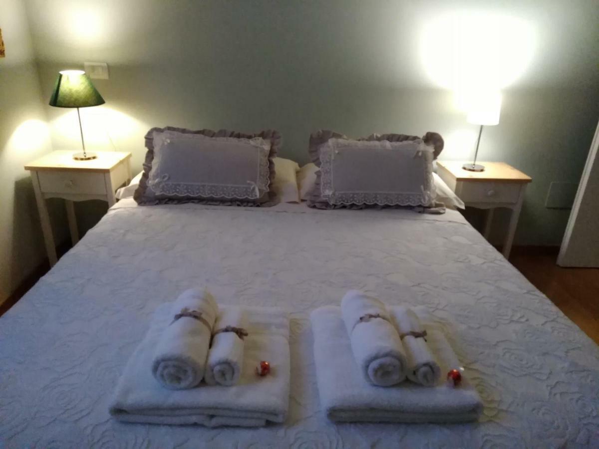Il Vicolo 48 Bed & Breakfast เปซาโร ภายนอก รูปภาพ