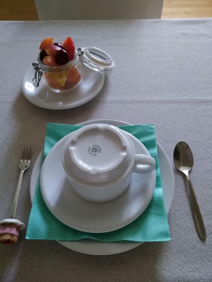 Il Vicolo 48 Bed & Breakfast เปซาโร ภายนอก รูปภาพ