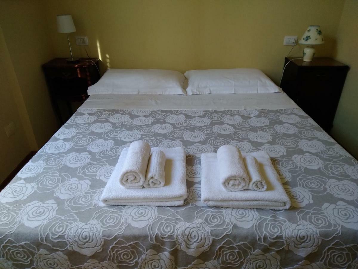 Il Vicolo 48 Bed & Breakfast เปซาโร ภายนอก รูปภาพ