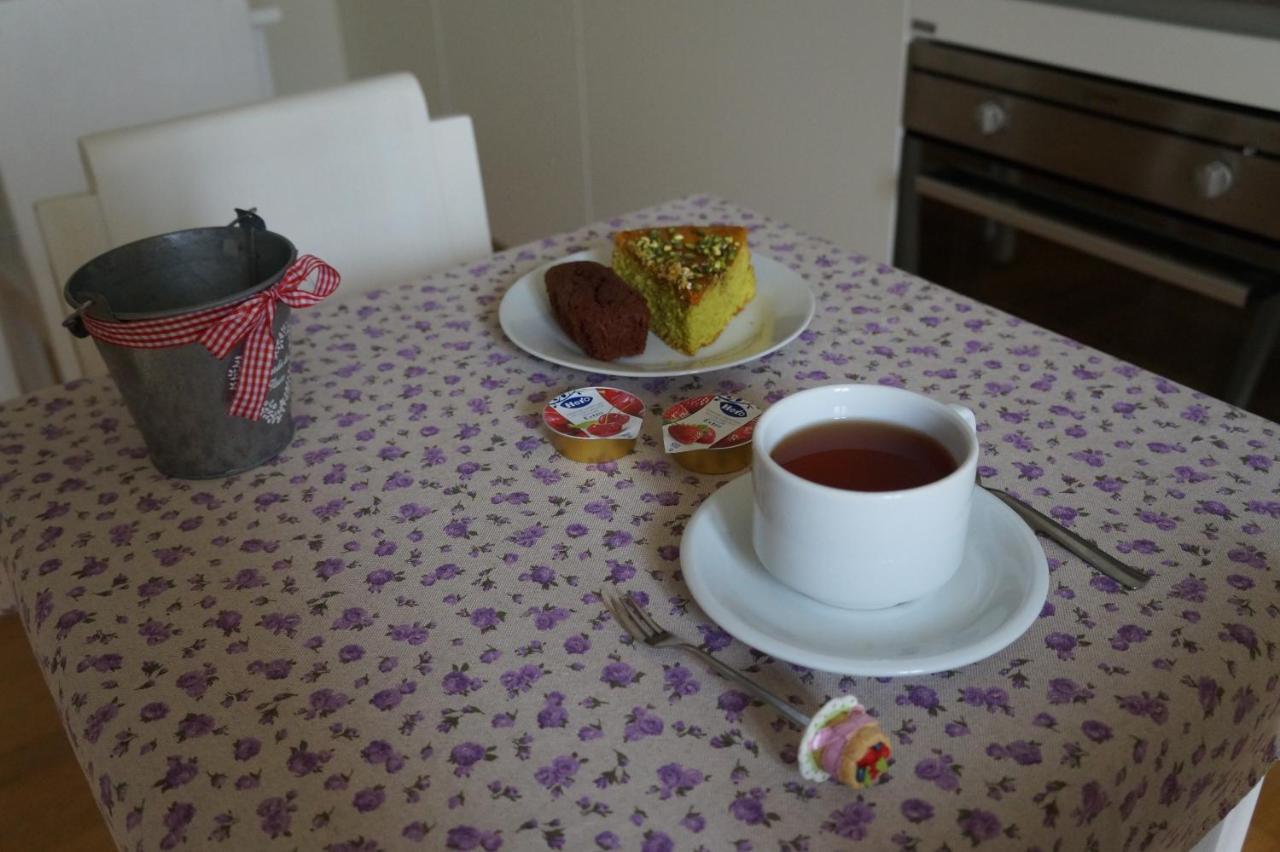 Il Vicolo 48 Bed & Breakfast เปซาโร ภายนอก รูปภาพ