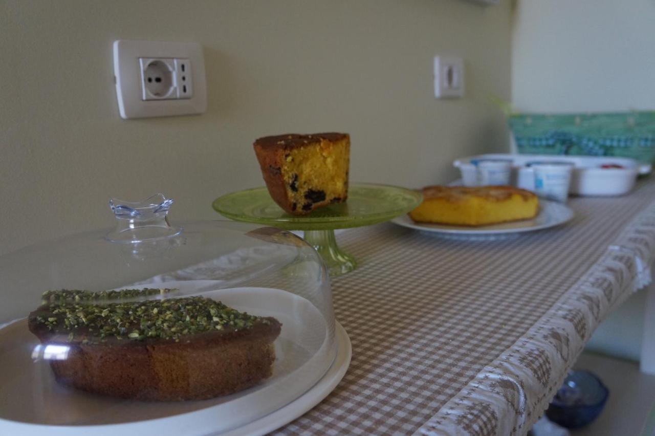 Il Vicolo 48 Bed & Breakfast เปซาโร ภายนอก รูปภาพ