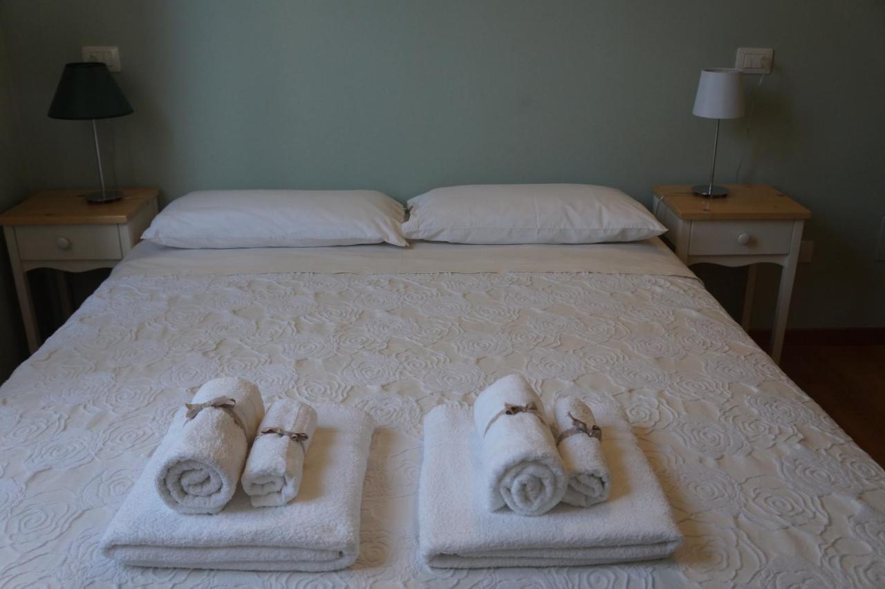 Il Vicolo 48 Bed & Breakfast เปซาโร ภายนอก รูปภาพ